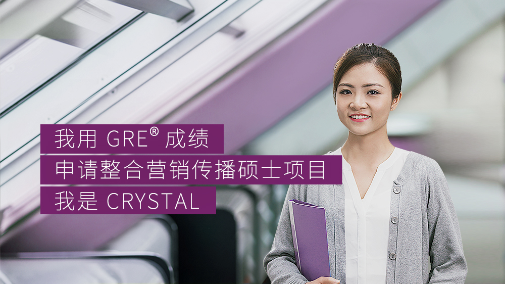 两个学生坐在桌旁